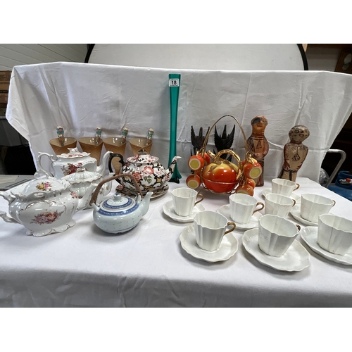 18 - BOX OF CHINA TO INCLUDE TEAPOTS, 4 ITALIAN GLASS ICE CREAM CONES C/W SERVERS, 2 GLAZED POTTERY FIGUR... 