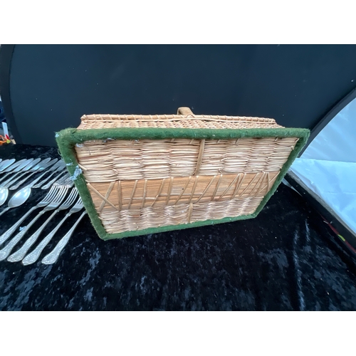 36 - CRATE AND VINTAGE WICKER CUTLERY BASKET & CUTLERY (ITEM 111,170)