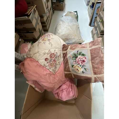 287 - 4 BOXES OF VINTAGE LINEN, LACE AND EMBROIDERED ITEMS, QUILTS, CURTAINS 12FT DROP W54