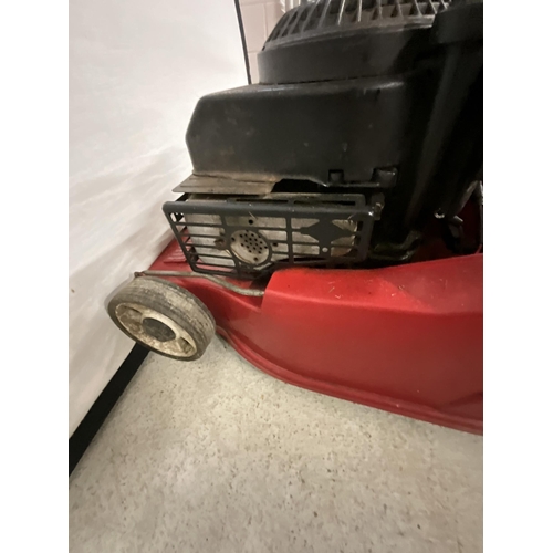 127 - MOUNTFIELD QUANTUM 35 SELF PROPELLED PETROL MOWER WITH BIRGGS & STRATTON ENGINE