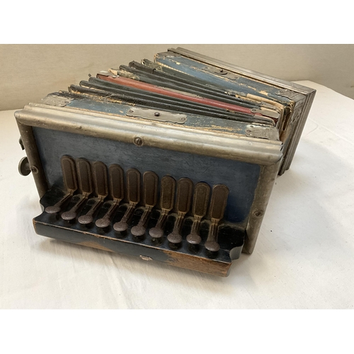 165 - VINTAGE CASE AND ACCORDIAN