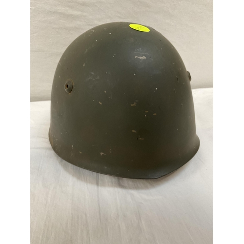 182 - WORLD WAR 2 ITALIAN HELMET WITH LINER