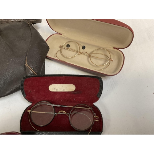 188 - VINTAGE HANDBAG AND 4 VINTAGE READING GLASSES