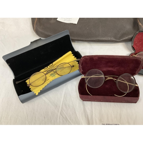 188 - VINTAGE HANDBAG AND 4 VINTAGE READING GLASSES