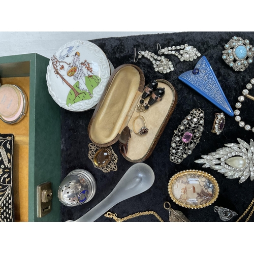 217 - JEWELLERY BOX TO INCLUDE VICTORIAN AND LATER COSTUME JEWELLERY ETC