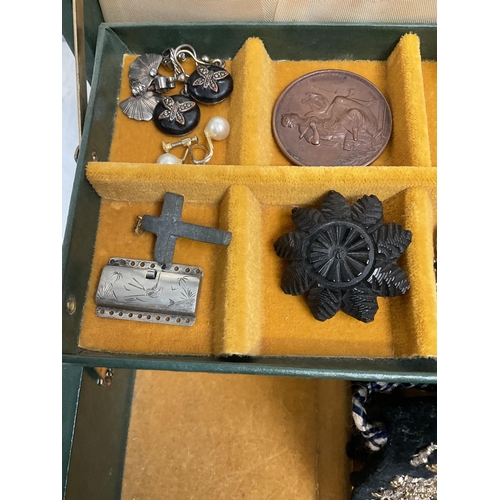 217 - JEWELLERY BOX TO INCLUDE VICTORIAN AND LATER COSTUME JEWELLERY ETC