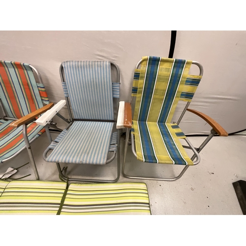 282A - QT OF FOLDING VINTAGE SUN CHAIRS AND QTY OF CUSHION PADS