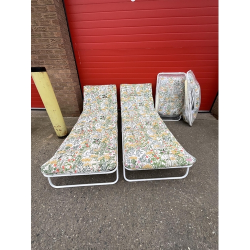 294A - 2 FOLDING SUN BEDS AND 2 MATCHING SUN CHAIRS