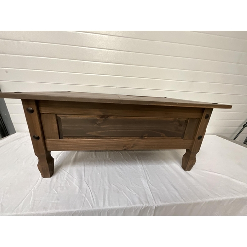 307 - MODERN MEXICAN PINE COFFEE TABLE WITH DRAWER H18