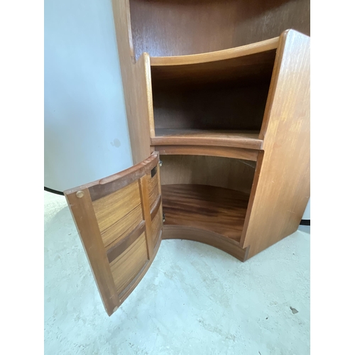 316 - VINTAGE NATHAN TEAK CORNER UNIT H76