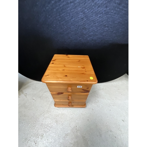 318 - MODERN 3 DRAWER BEDSIDE CHEST H23