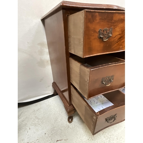 321 - VINTAGE WALNUT VENEERED SERPENTINE FRONT 3 DRAWER CHEST ON CABRIOLE FEET H28