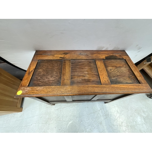 328 - VINTAGE OAK BLANKET BOX H24