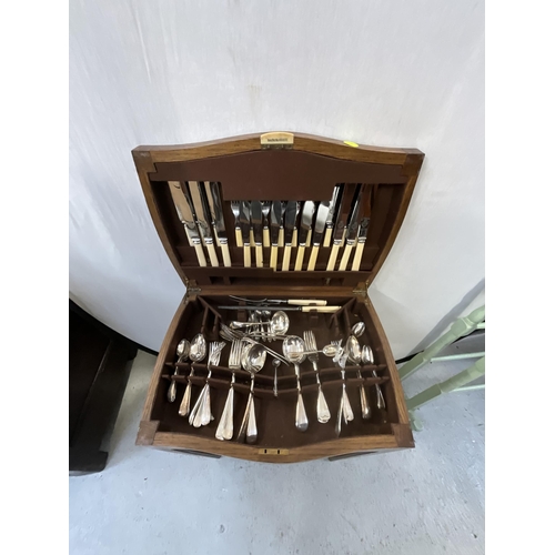 342 - VINTAGE OAK CUTLERY TABLE AND CUTLERY H28