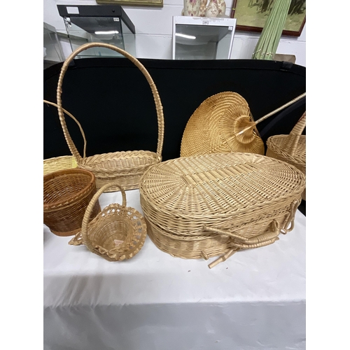 399 - LARGE BOX OF BASKETS ETC