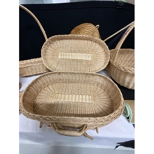 399 - LARGE BOX OF BASKETS ETC