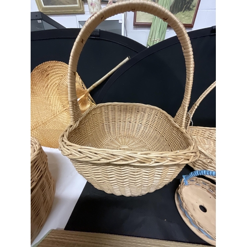 399 - LARGE BOX OF BASKETS ETC