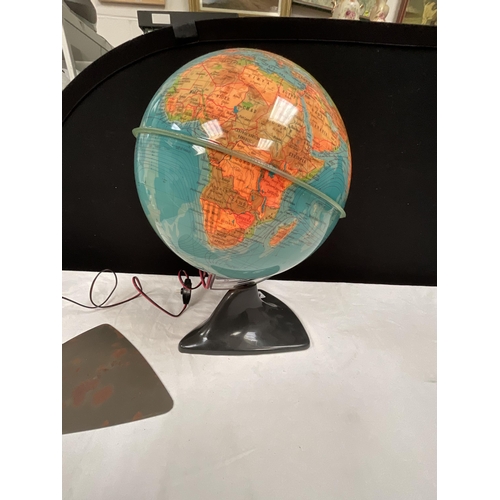 402 - VINTAGE DESK GLOBE LIGHT H15