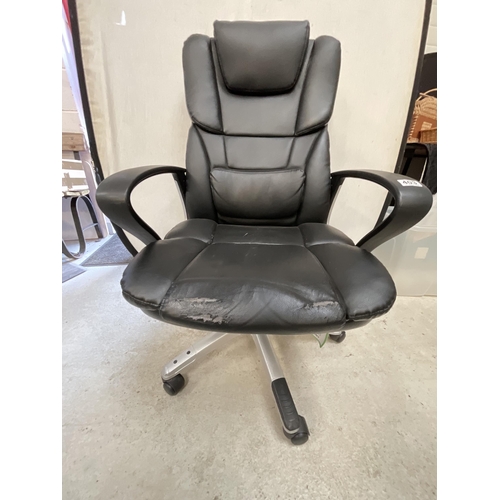 403 - BLACK OFFICE SWIVEL CHAIR - SEAT WORN