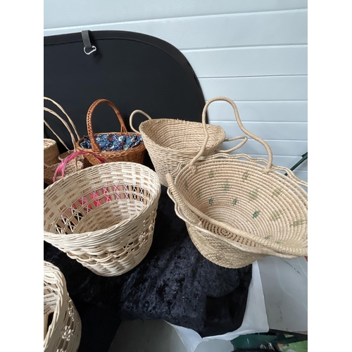 404 - BOX AND CRATE OF BASKETS