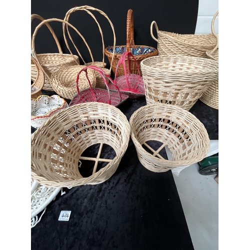 404 - BOX AND CRATE OF BASKETS