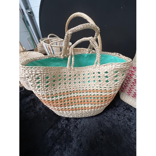 411 - CRATE OF BASKETS AND A LINEN BASKET