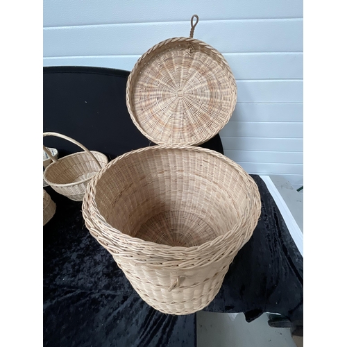 411 - CRATE OF BASKETS AND A LINEN BASKET