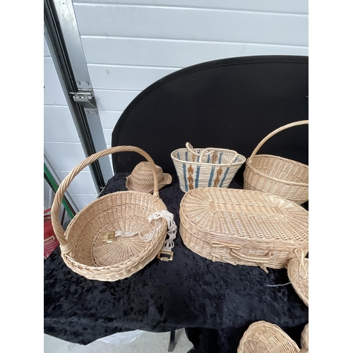 411 - CRATE OF BASKETS AND A LINEN BASKET