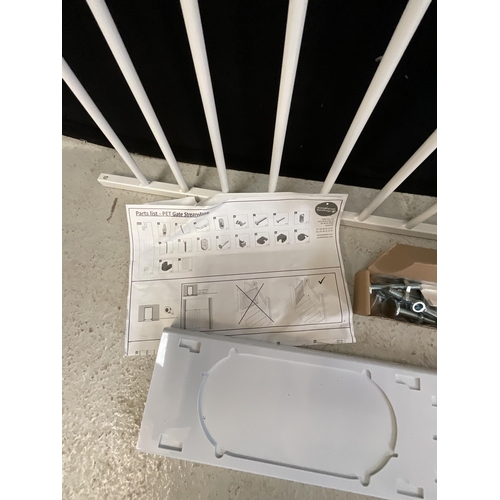 351 - NEW PET STAIR GATE