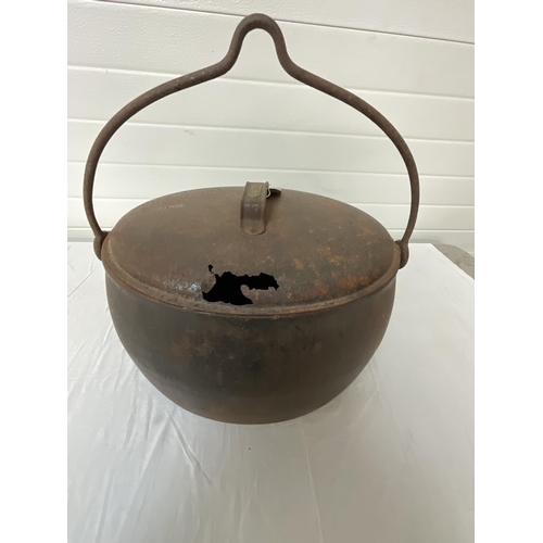 353 - LARGE CAST IRON POT WITH COVER A/F BADGED KENRICK H12