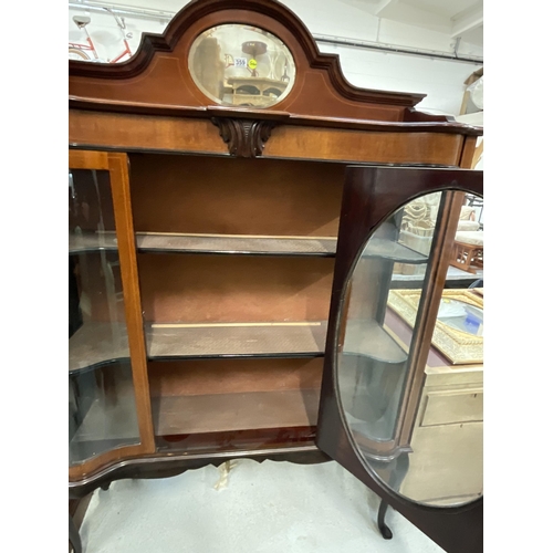 359 - EDWARDIAN MAHOGANY INLAID DISPLAY CABINET WITH CENTRAL MIRROR TO BACK ON CABRIOLE LEGS H73