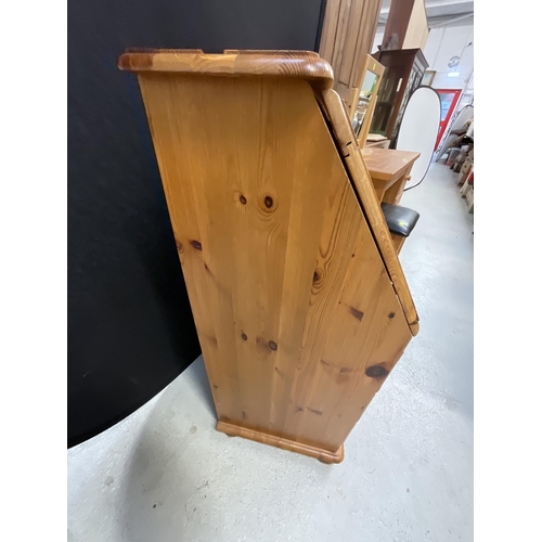 366 - MODERN PINE BUREAU H40