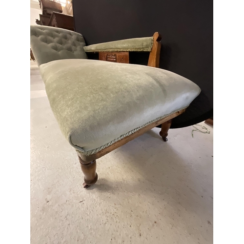 371 - EDWARDIAN MAHOGANY UPHOLSTERED CHAISE LOUNGE H28