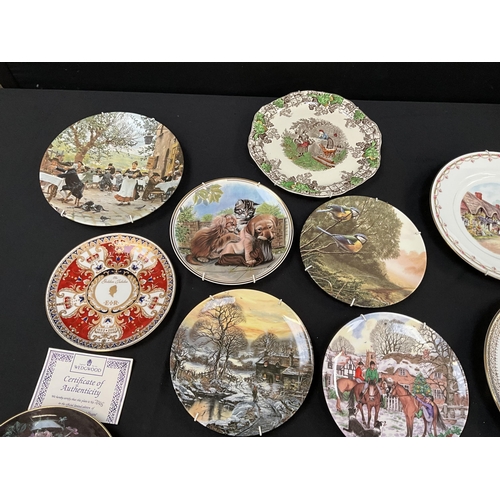 24 - QTY OF COLLECTORS PLATES INCLUDING ROYAL DOULTON, BRADFORD EXCHANGE, ROYAL WORCESTER CLOCK PLATE
SOM... 