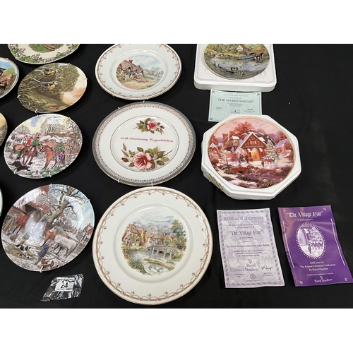 24 - QTY OF COLLECTORS PLATES INCLUDING ROYAL DOULTON, BRADFORD EXCHANGE, ROYAL WORCESTER CLOCK PLATE
SOM... 