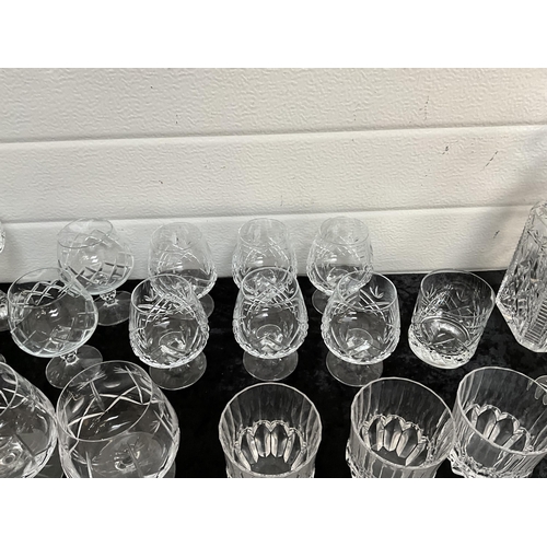 25 - QTY OF GLASSES TO INCLUDE CUT GLASS , WINE GLASSES ETC