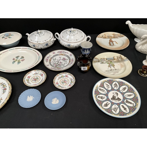 69 - QTY OF CHINA TO INCLUDE WEDGEWOOD PLATES TUREENS ETC