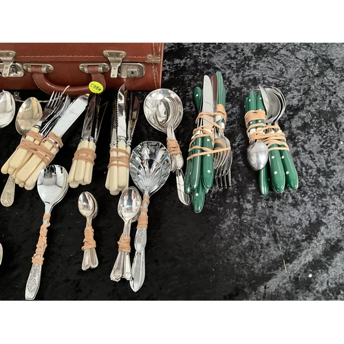 74 - SMALL VINTAGE VANITY CASE FULL OF CUTLERY