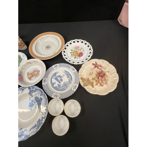 86 - BOX OF CHINA AND FIGURINES TO INCLUDE ROYAL ALBERT, CARMEN WARE, STAFFORDSHIRE FIGURE ETC