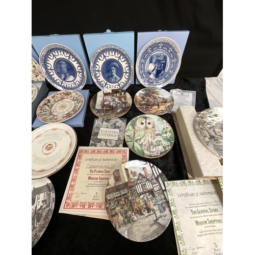 105 - 2 BOXES OF COLLECTORS PLATES INCLUDING WEDGEWOOD, BRADBURY MINT, ROYAL DOULTON WITH BOXES AND CERTIF... 