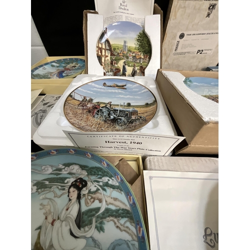 105 - 2 BOXES OF COLLECTORS PLATES INCLUDING WEDGEWOOD, BRADBURY MINT, ROYAL DOULTON WITH BOXES AND CERTIF... 