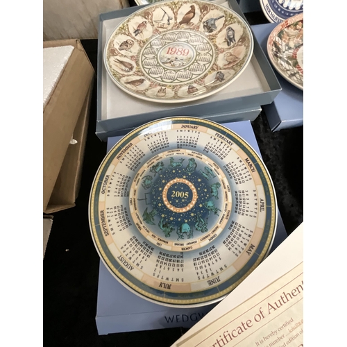 105 - 2 BOXES OF COLLECTORS PLATES INCLUDING WEDGEWOOD, BRADBURY MINT, ROYAL DOULTON WITH BOXES AND CERTIF... 