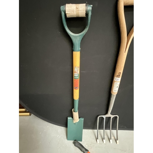 127 - NEW GARDEN FORK, SPADE AND SHEARS