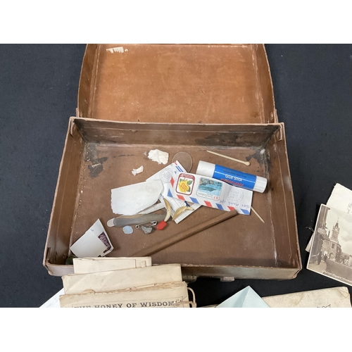 153 - SMALL SUITCASE OF EPHEMERA TO INCLUDE PENKNIVES ETC