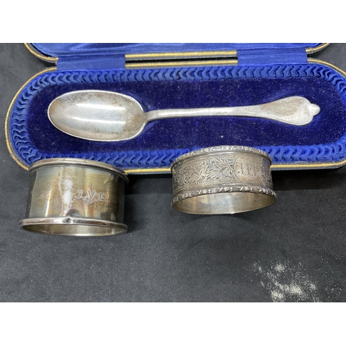 176 - HALLMARK SILVER SPOON IN ORIGINAL PRESENTATION CASE AND 2 HALLMARK SILVER SERVIETTE RINGS