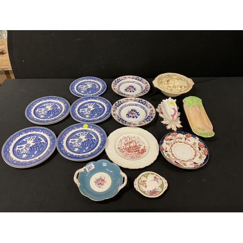 241 - QTY OF DECORATIVE CHINA TO INCUDE WALL POCKET