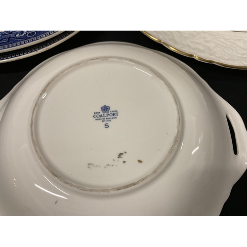 241 - QTY OF DECORATIVE CHINA TO INCUDE WALL POCKET