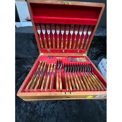 33 - OAK CASED CANTEEN OF CUTLERY AND A QTY OF MATCHING LOOSE CUTLERY