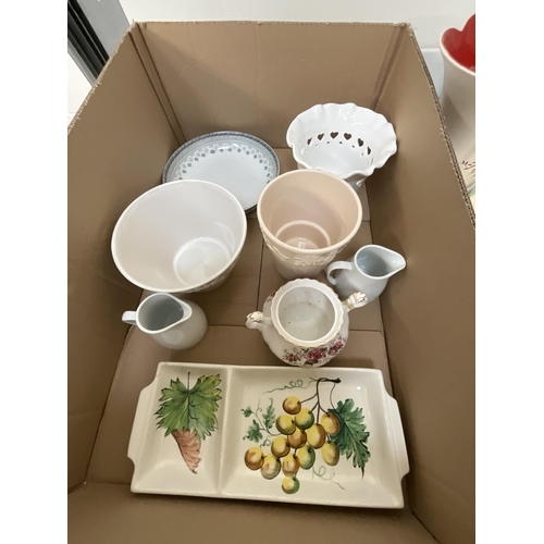 37 - 2 BOXES OF CHINA TO INCLUDE COLLECTION OF COLLECTORS PLATES ROYAL WORCESTER ETC WITH CERTIFICATES CR... 