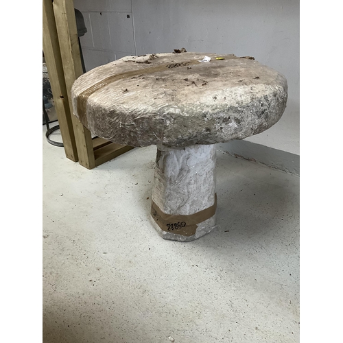 83 - CONCRETE GARDEN MUSHROOM H23